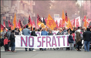 Scopri di più sull'articolo IL SINDACO DI STEFANO E L’ASSESSORA AI SERVIZI SOCIALI PIZZOCCHERA LASCIANO “IN STRADA” DUE MINORI ?-PICCHETTO ANTI SFRATTO