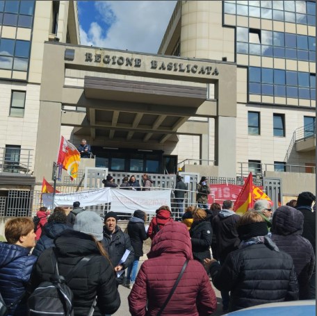 Scopri di più sull'articolo Il 28 marzo, ad un mese esatto dall’inizio del presidio permanente, corteo e manifestazione dei lavoratori TIS E RMI Lucani Sotto la Regione