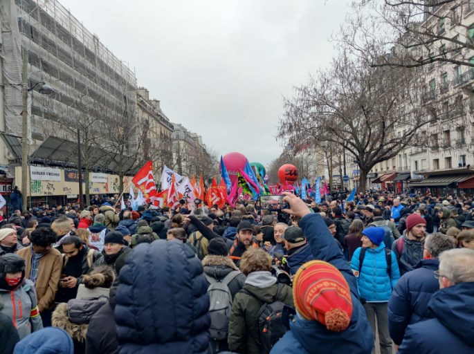 Scopri di più sull'articolo SOLIDARIETÀ E SOSTEGNO AI LAVORATORI E ALLE LAVORATRICI FRANCESI IN LOTTA