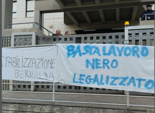 Scopri di più sull'articolo Precari Potenza- Caro Bardi, non abbiamo chiesto la luna nel pozzo