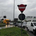 I sindacalisti bloccano rotonda di strada provinciali 208 davanti a Leroy Merlin Carugate.