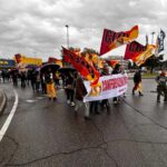 Una marcia dei lavoratori dell'Ikea Carugate.