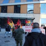 Un sindacalista parla in presidio di sciopero davanti a Merlata Bloom Milano.