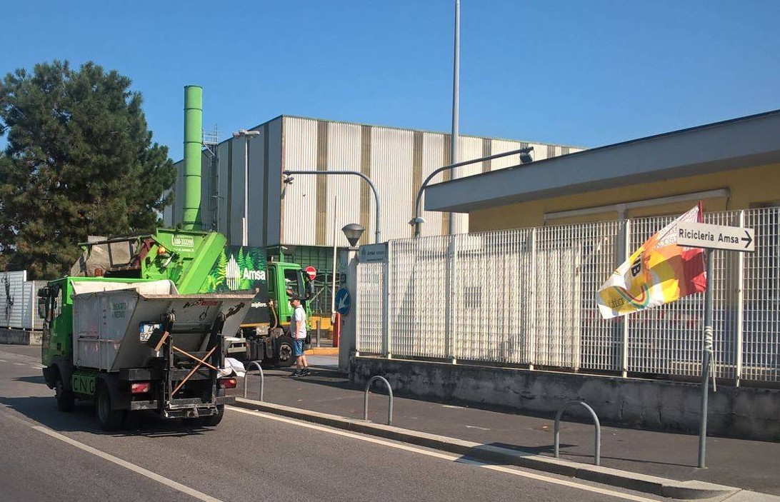 Scopri di più sull'articolo Consegnate oltre 800 firme di lavoratori ad AMSA